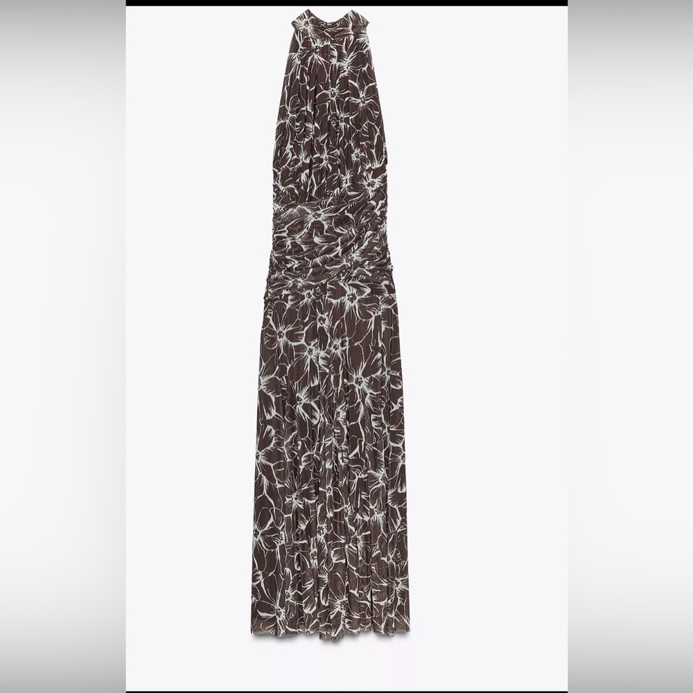 Brand New Size M

Zara Elegant Floral Halter Maxi Dress